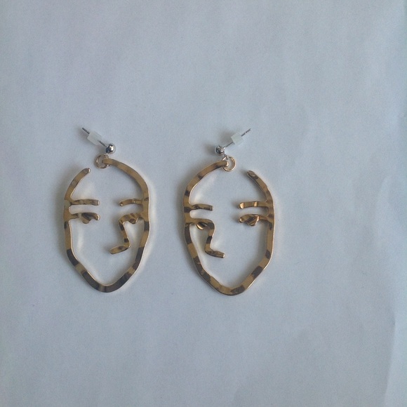 NEW FACE Earrings gold tone - Picture 6 of 6